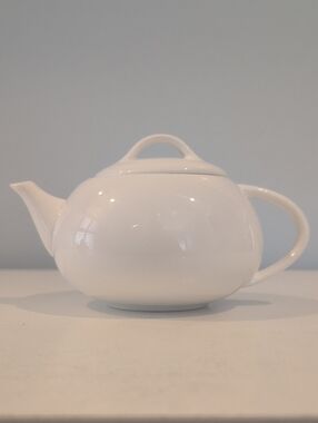 Bread + Butter Oslo White Single Serve Strengthened Porcelain Tea Pot.